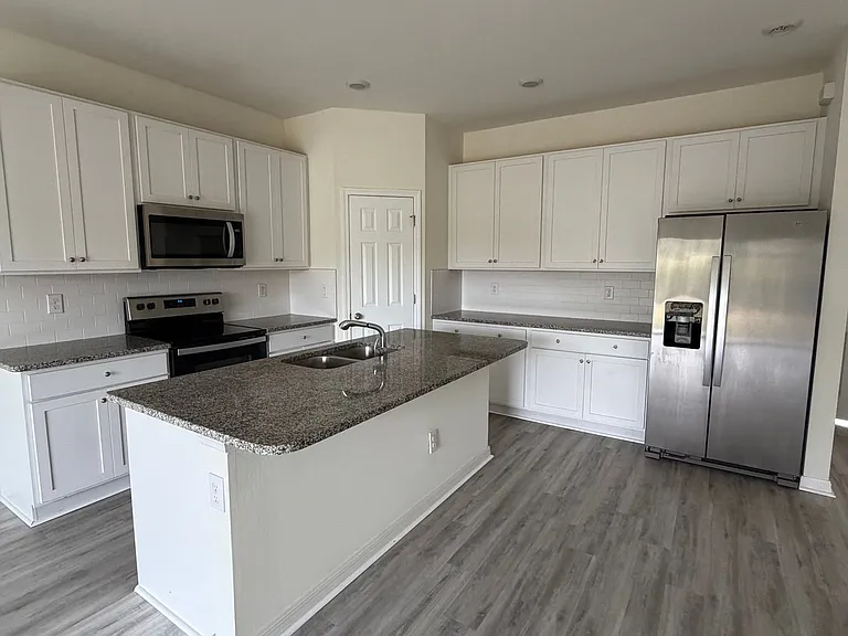 1060 San Cristobal Ave — Photo 15