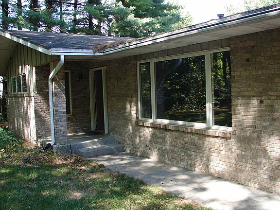 2nd image of 27361 Charles St