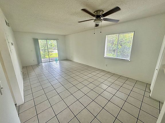 3rd image of 2550 S Park Ave