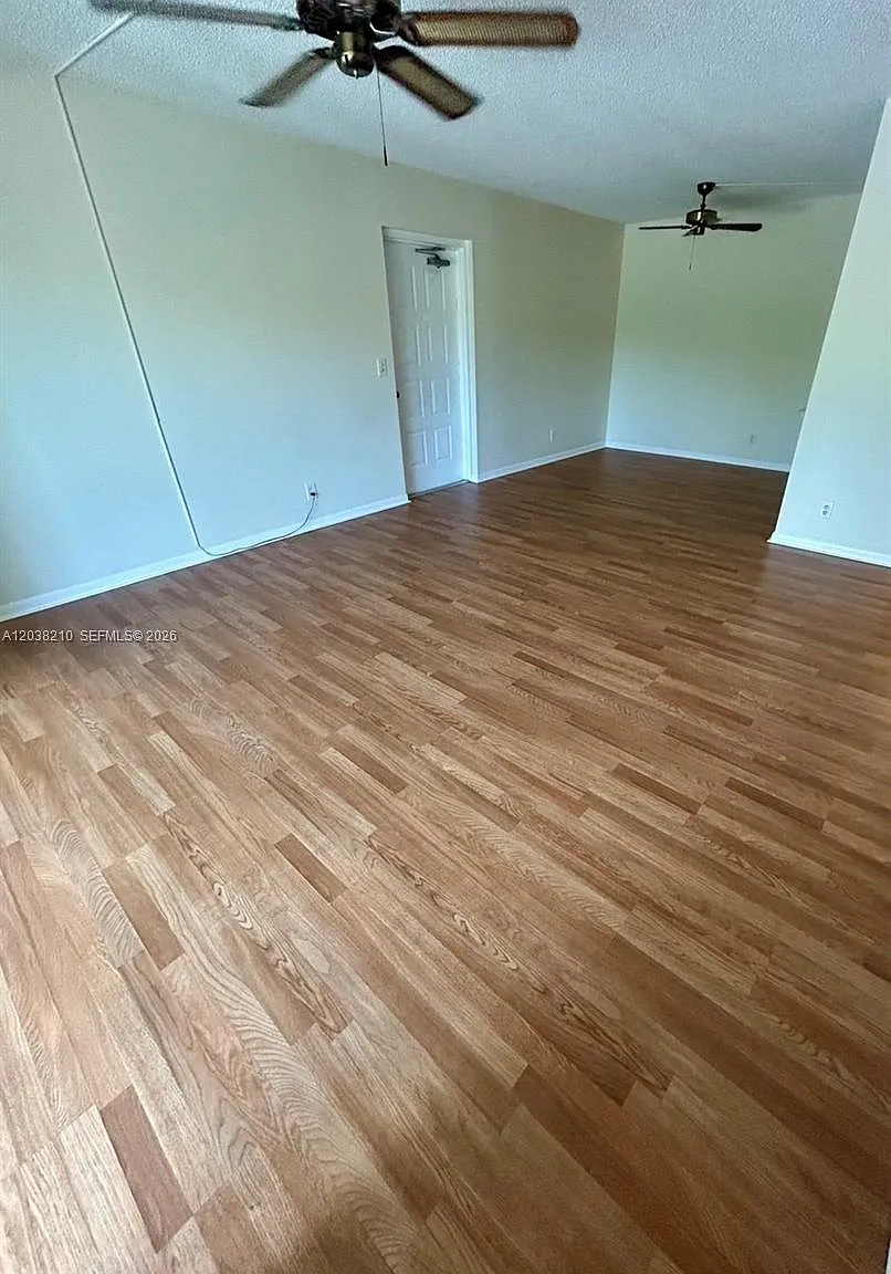 Palm Club Village Ii Cond — Photo 3