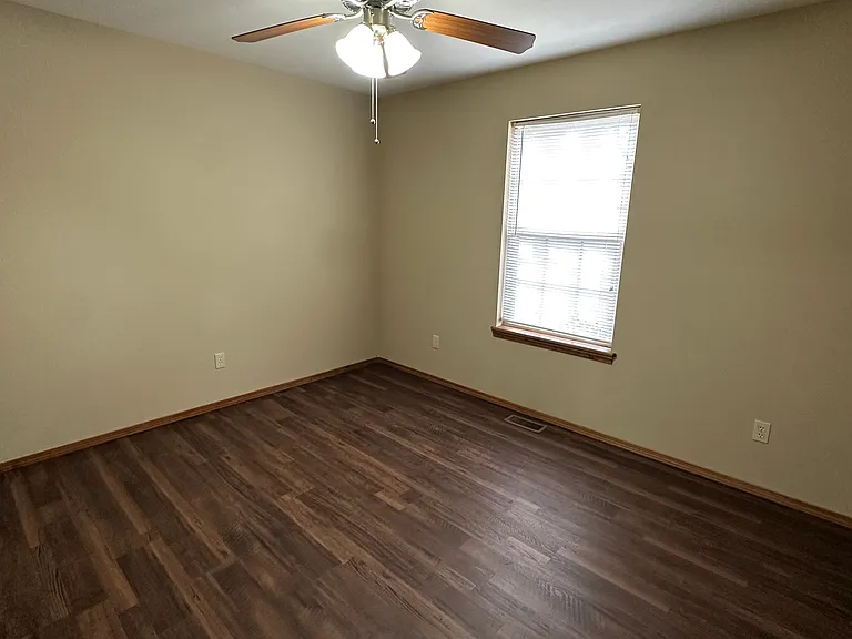 764 S Hackberry Ave — Photo 9