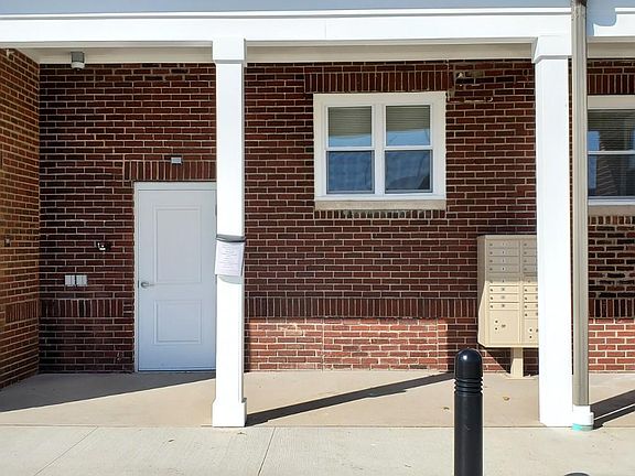 4th image of 162 N Ohio Ave #205