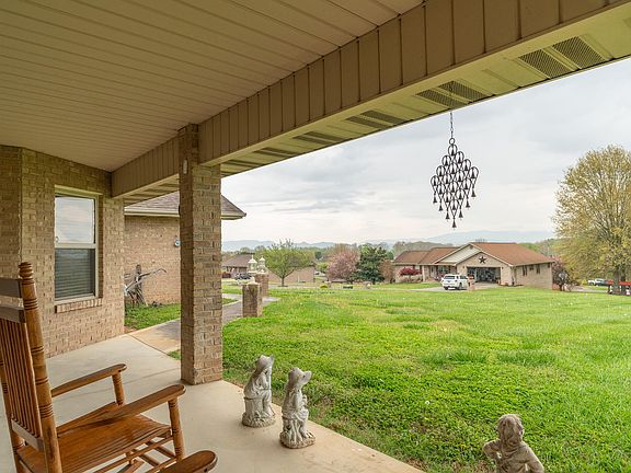 5th image of 525 Southview Cir