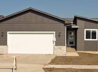 708 N Main St, Lennox, SD 57039