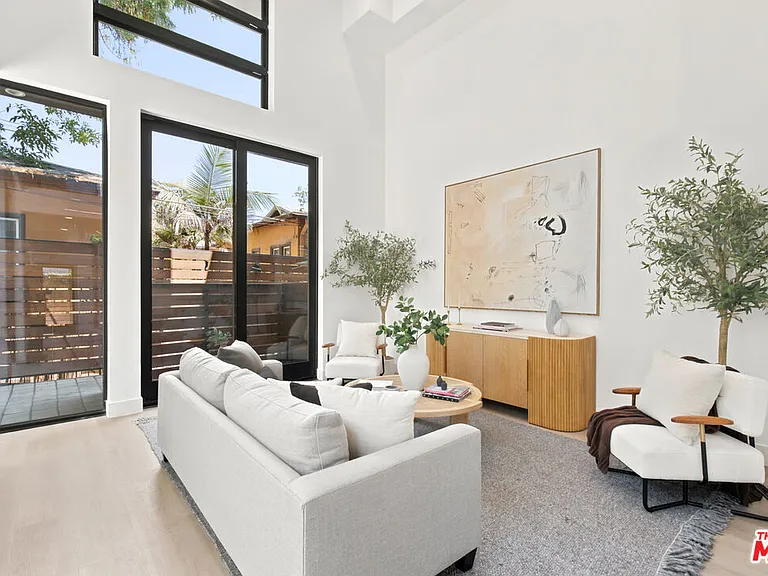 1159 N Formosa Ave #5 — Photo 4