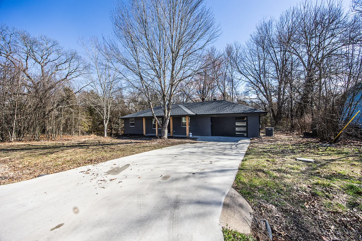 Building Photo - 17 Dillow Dr