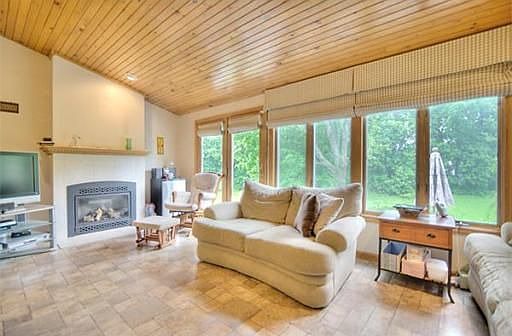 5th image of 12 Indian Summer Ln