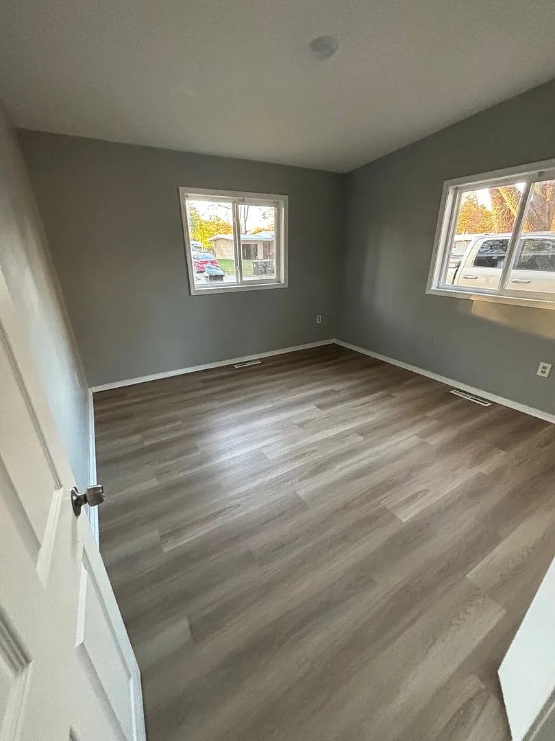 3 bed 1 bath — Photo 2