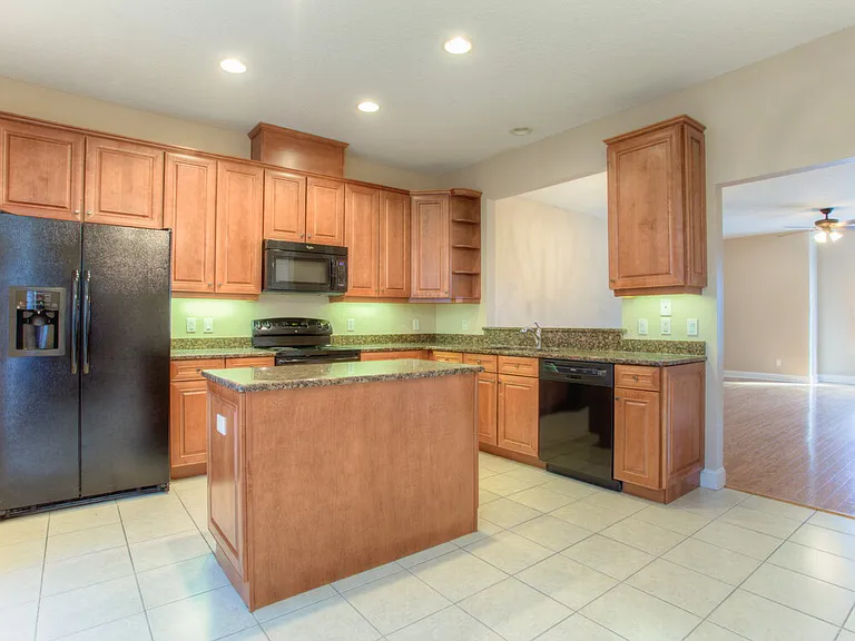 204 Aberdeen Pond Dr — Photo 8
