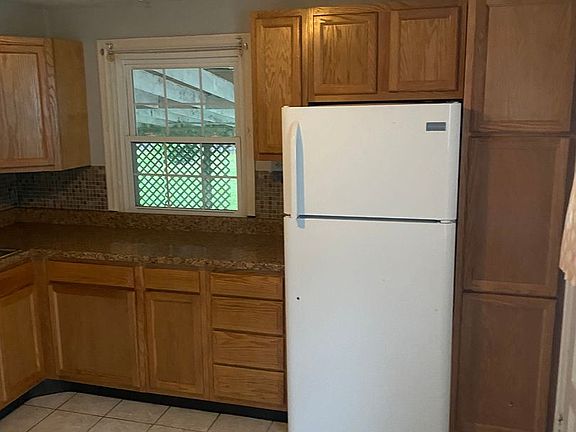 3rd image of 607 1/2 Lucas Dr