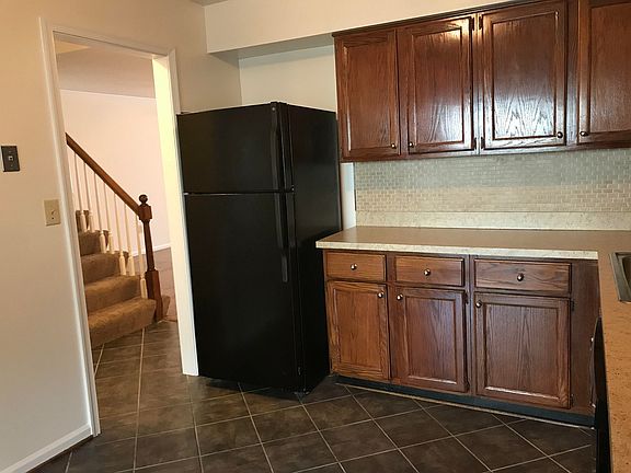 3rd image of 4002 Ditmas Ct