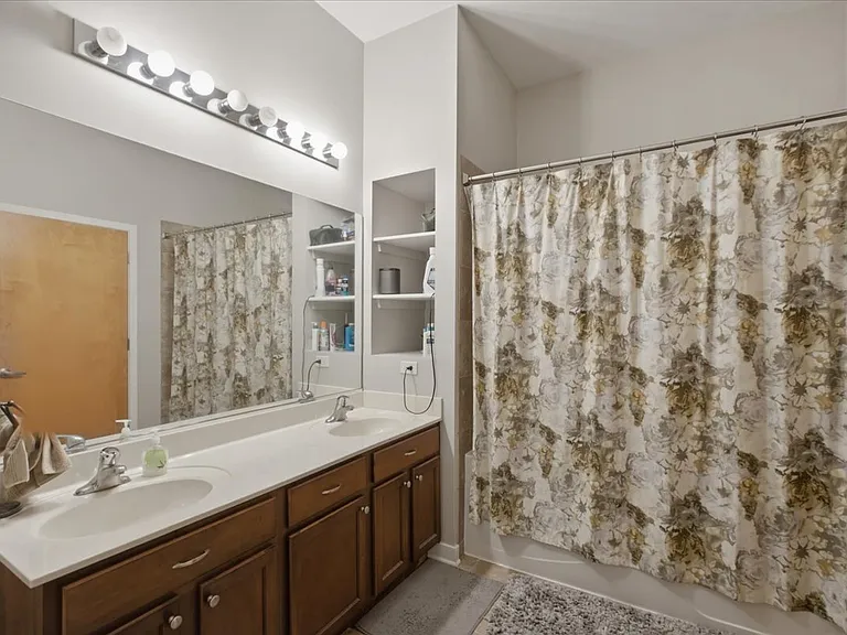3963 W Belmont Ave #204 — Photo 13