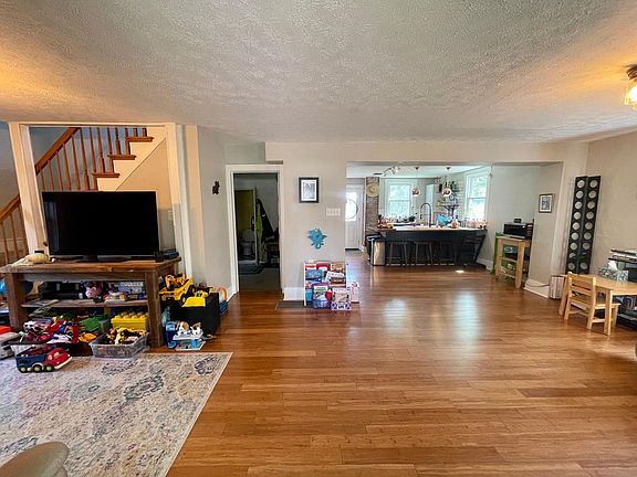 5th image of 437 W Bruce St