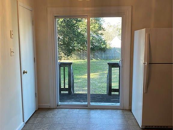 4th image of 1702 Meadow Park Dr