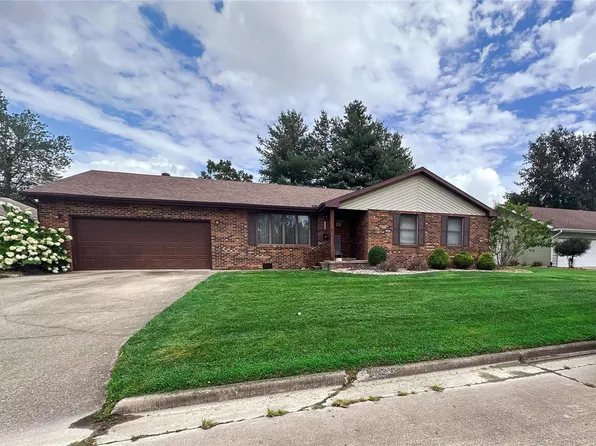 506 Willow Pl, Salem, IL 62881