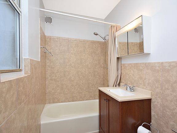 5th image of 3901 Independence Ave APT 7A