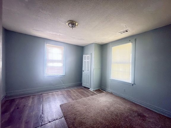 4th image of 1021 Miller Street