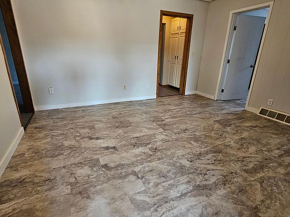 3rd image of 107 N Vine St