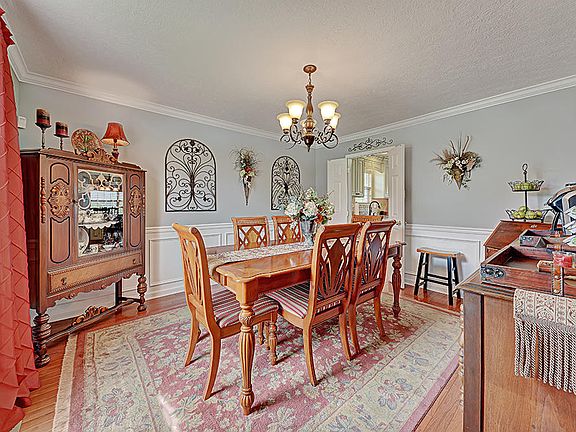 5th image of 1673 Meadow Chase Ln