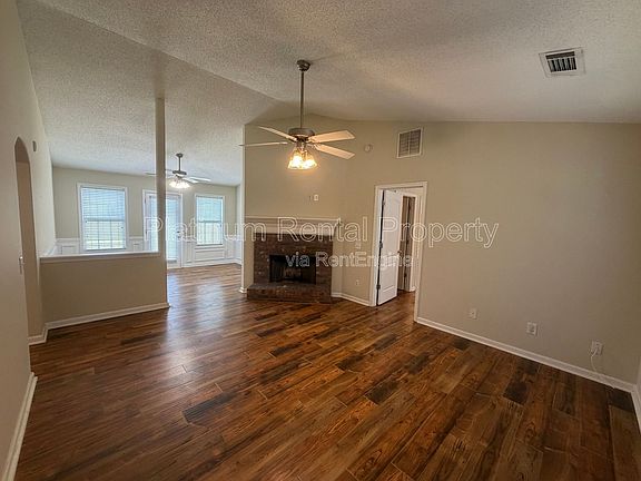 4th image of 105 Platte St