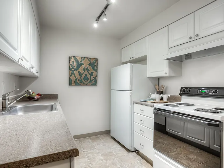 Mountain High Apartments — Photo 7