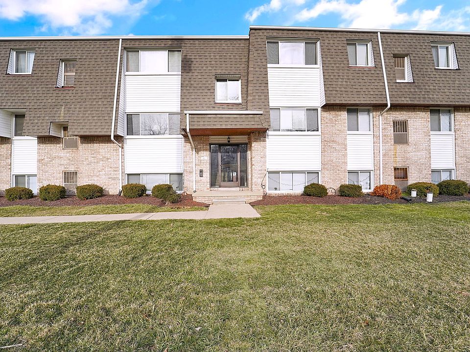 1st image of 23210 Huron River Dr APT 3