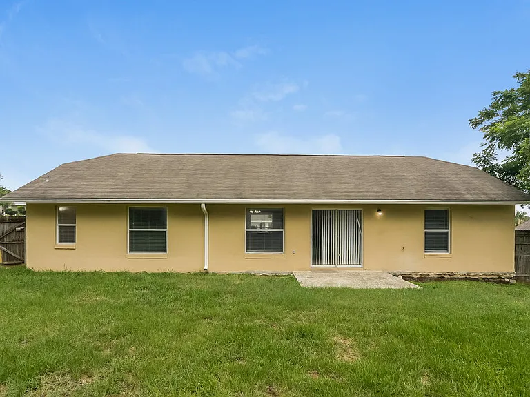 918 Palm Forest Ln — Photo 16