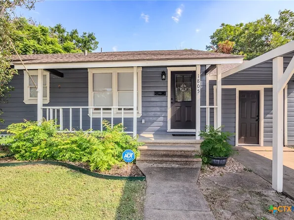 1805 E Crestwood Dr, Victoria, TX 77901