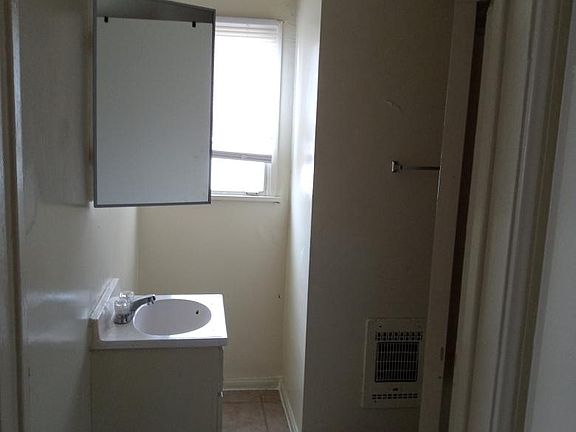 4th image of 651 Virginia Cir #A