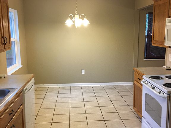3rd image of 4513 NW Amesbury Pl