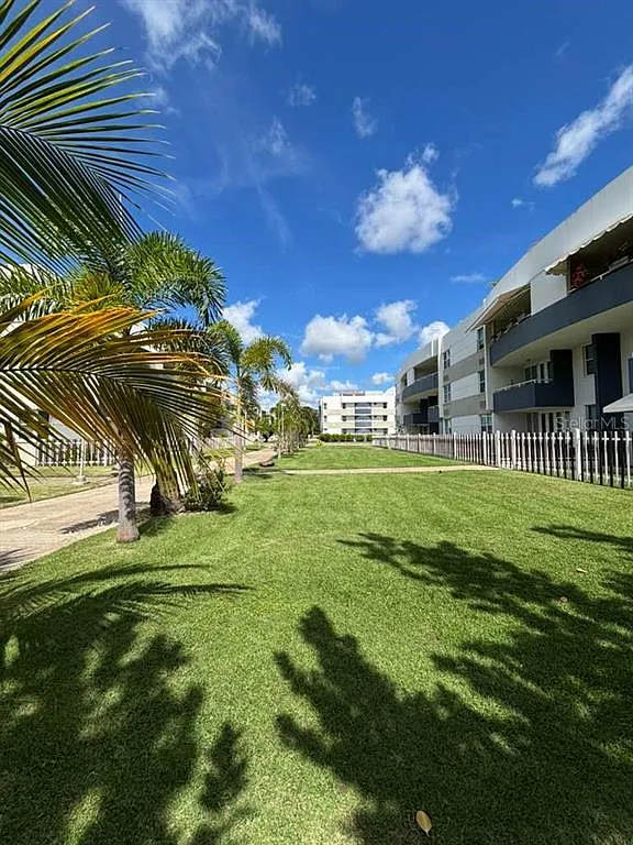 3 bed, 2.0 bath, 1466 sqft, $3,200 — Photo 3