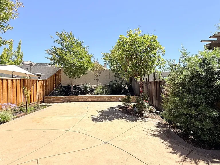304 Karelian St — Photo 23