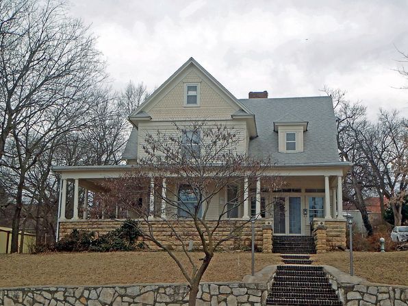 320 W 8th St