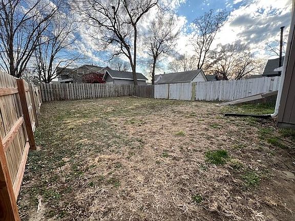 5th image of 739 Mill St