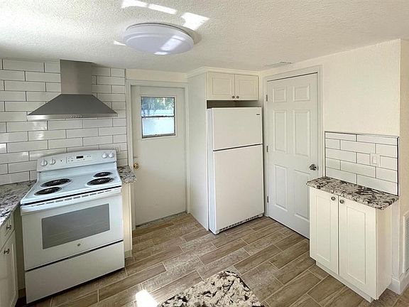 4th image of 1103 33rd Ave W