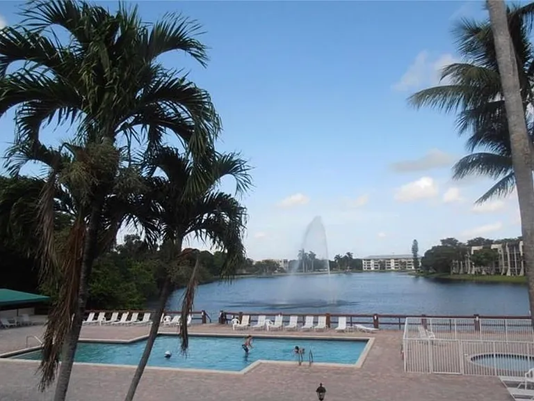 9330 Lagoon Pl #205 — Photo 40