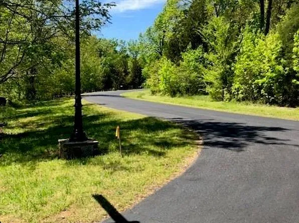 366 Emerald Isle Ct, Lexington, NC 27292