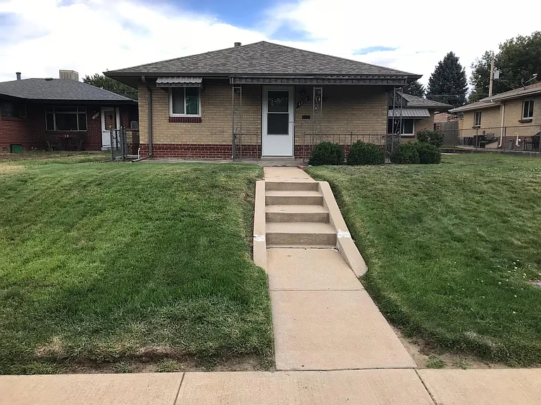 4272 Perry St — Photo 2