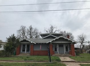 501 E 6th St, Cameron, TX 76520