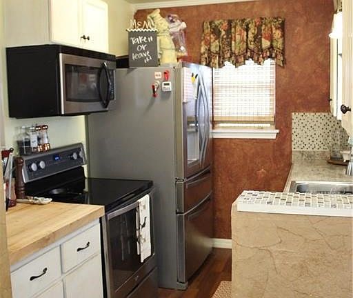 Kitchen w/stainless appliances.  French door refridgerator to stay with acceptable offer
