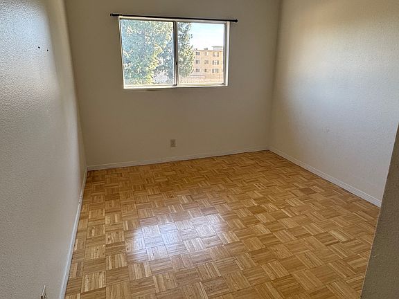 4th image of 14821 Sherman Way Unit 16