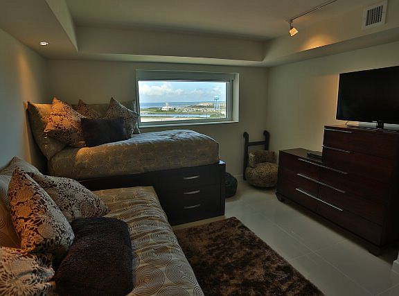 4th image of 6300 Padre Blvd