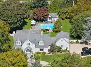 35 Toylsome Ln, Southampton, NY 11968