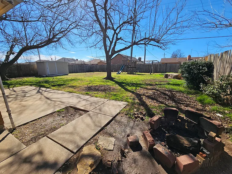 1616 NW 27th St — Photo 16