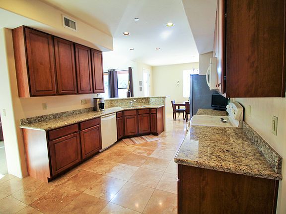 Kitchen - Granite Counters