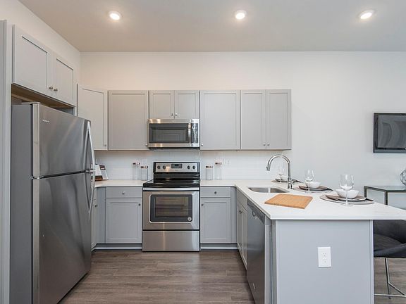 4th image of 1002 N 2nd St Unit 408