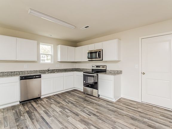 4th image of 15 Ashlar Ct