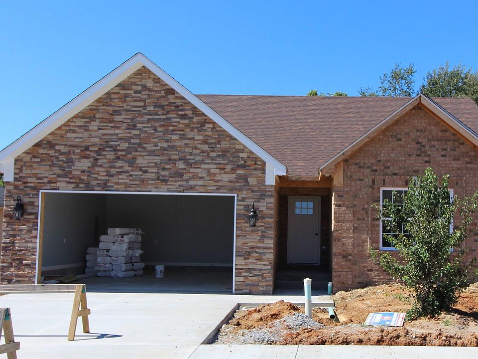 1st image of 106 E Piedmont Dr