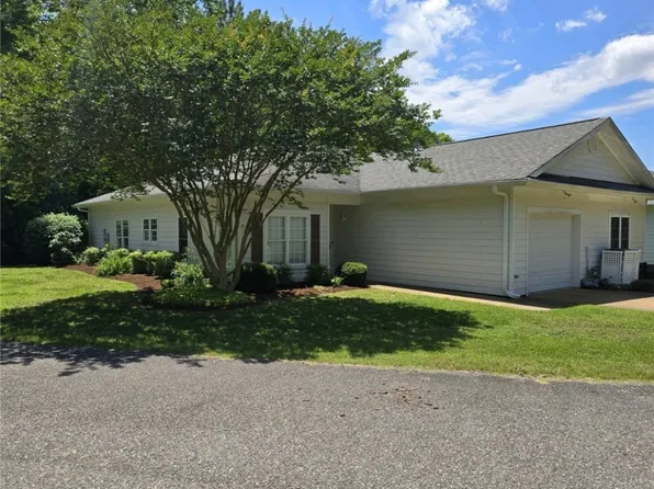 300 Baywalk Dr, Kilmarnock, VA 22482