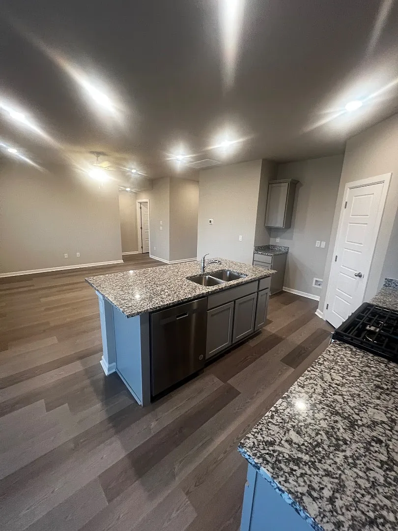 10521 SW 41st St — Photo 3